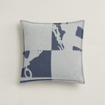 クッション 《アヴァロンIII》 PM | Hermès - エルメス-公式サイト